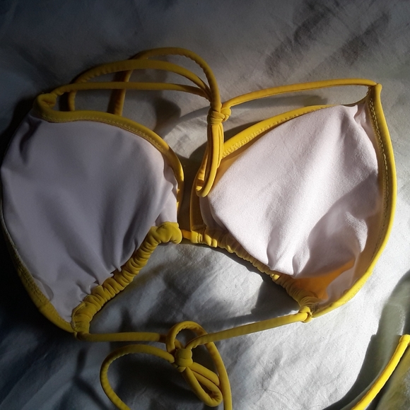 👙2 for 1 Bikini Tops👙 - Picture 3 of 4